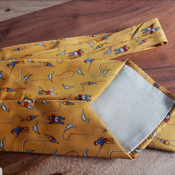 SALVATORE FERRAGAMO FISHING MOTIF GOLD SILK NECK TIE, NWOT - Picture 7 of 10